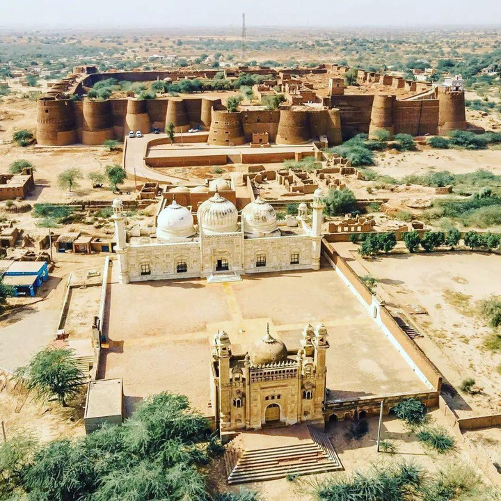 Pháo đài khổng lồ ở sa mạc: Kỳ quan đáng kinh ngạc được con người tạo nên - 2