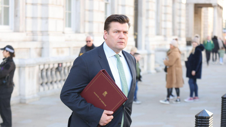 Anh công khai ủng hộ Ukraine tấn công Nga, Moskva nói sẽ đáp trả 'xứng đáng' - 1