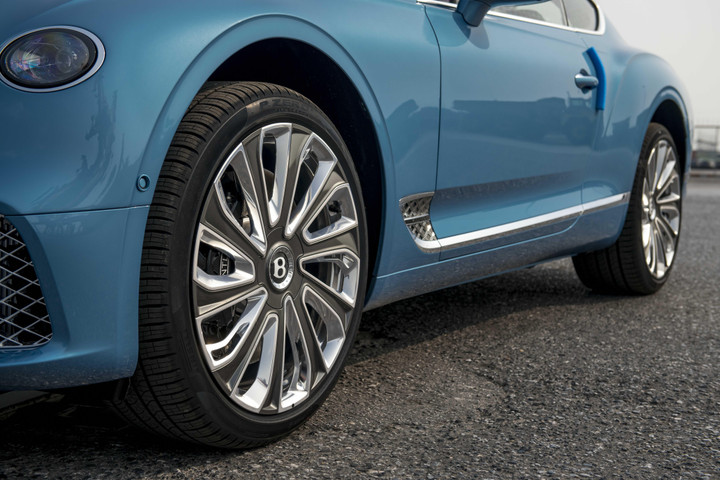 Cận cảnh Bentley Continental GT V8 Mulliner đầu tiên tại Việt Nam - 4