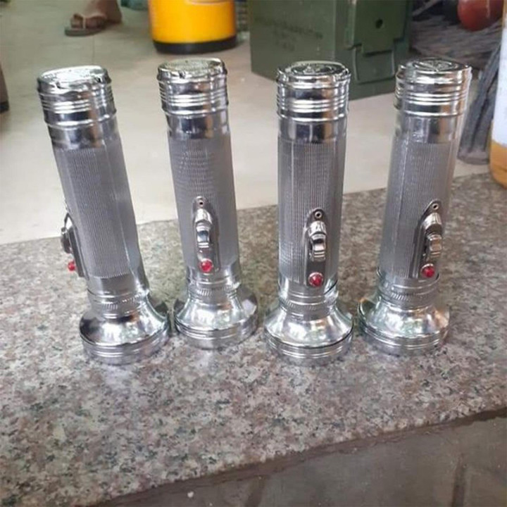 Chắc bạn có nhiều kỷ niệm gắn với chiếc 'đèn pin Tàu huyền thoại' này? - 2