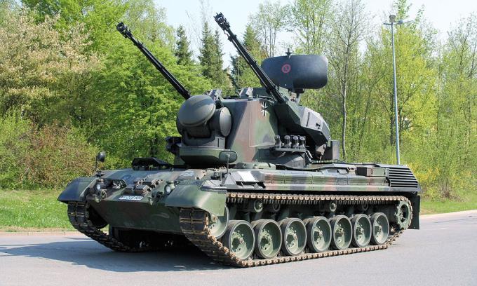 Đức lần đầu cung cấp vũ khí hạng nặng cho Ukraine - 1
