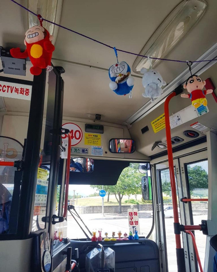 Góc ấm áp: Cả một bầu trời đáng yêu bất ngờ xuất hiện trên các chiếc xe buýt - 2