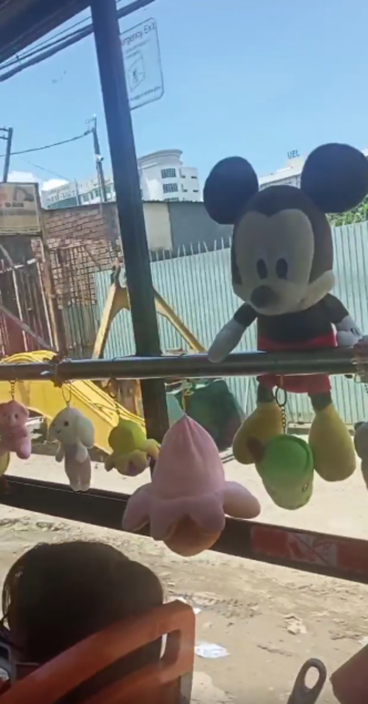 Góc ấm áp: Cả một bầu trời đáng yêu bất ngờ xuất hiện trên các chiếc xe buýt - 3