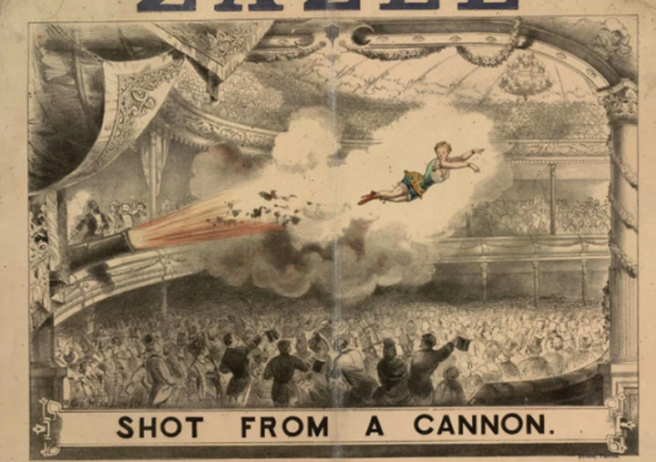 Người phụ nữ lấy thân làm 'đạn' cho nòng pháo - 1