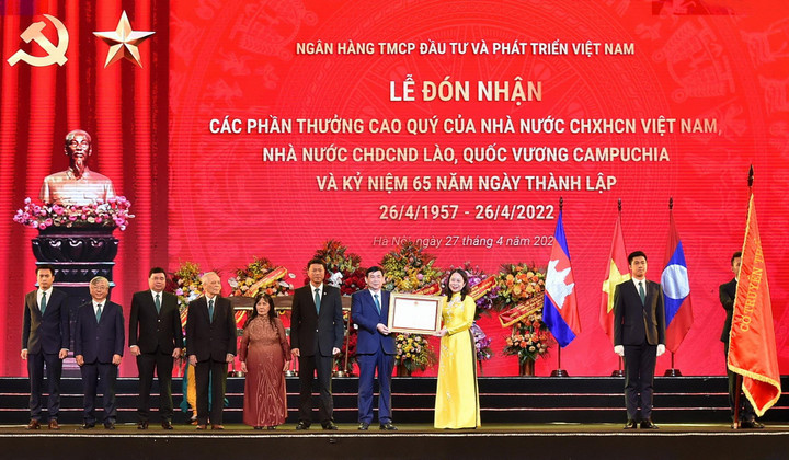 BIDV tổ chức lễ đón nhận phần thưởng và kỷ niệm 65 năm ngày thành lập - 1