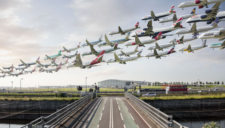 Ngoạn mục cảnh hàng chục máy bay cất cánh cùng lúc - 4