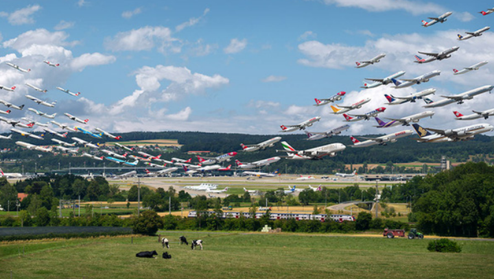 Ngoạn mục cảnh hàng chục máy bay cất cánh cùng lúc - 5