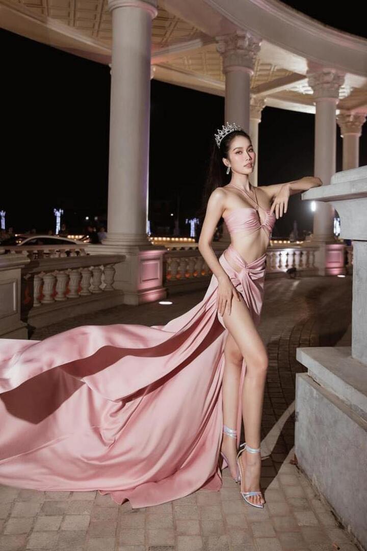 Á hậu Phương Anh thả dáng quyến rũ với bikini - 7
