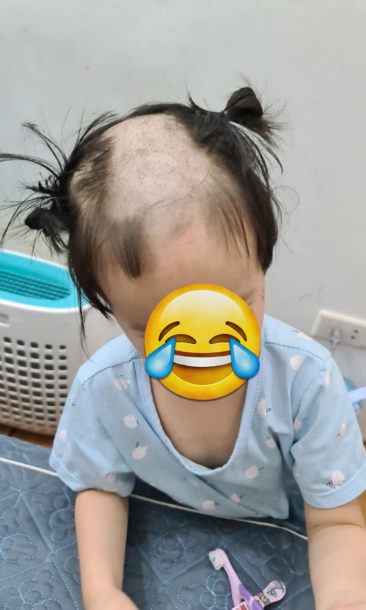 'Đẻ con gái thùy mị nết na': Bé gái khiến dân mạng hú hồn vì trò nghịch khó đỡ - 1