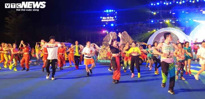 Carnaval Hạ Long trở lại sau 2 năm tạm dừng vì dịch COVID-19 - 4