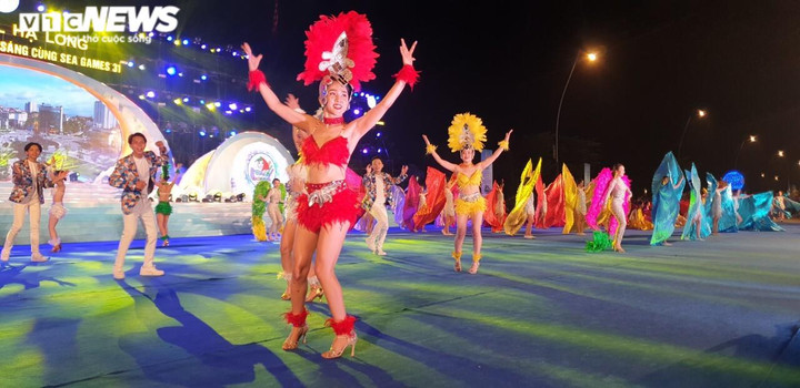 Carnaval Hạ Long trở lại sau 2 năm tạm dừng vì dịch COVID-19 - 7