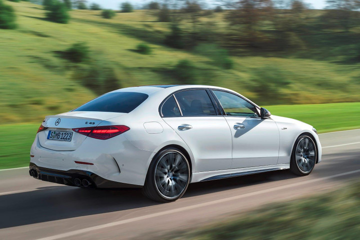 Dòng xe mạnh nhất của Mercedes C-Class có công suất 402 mã lực - 5