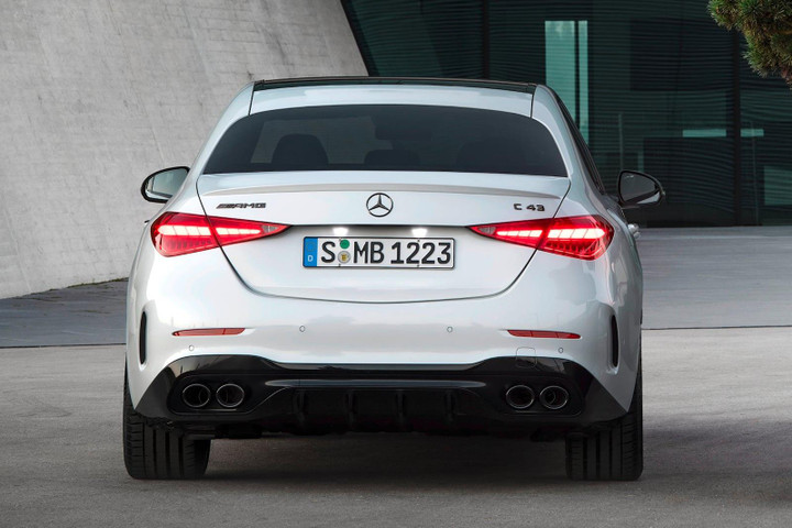 Dòng xe mạnh nhất của Mercedes C-Class có công suất 402 mã lực - 9