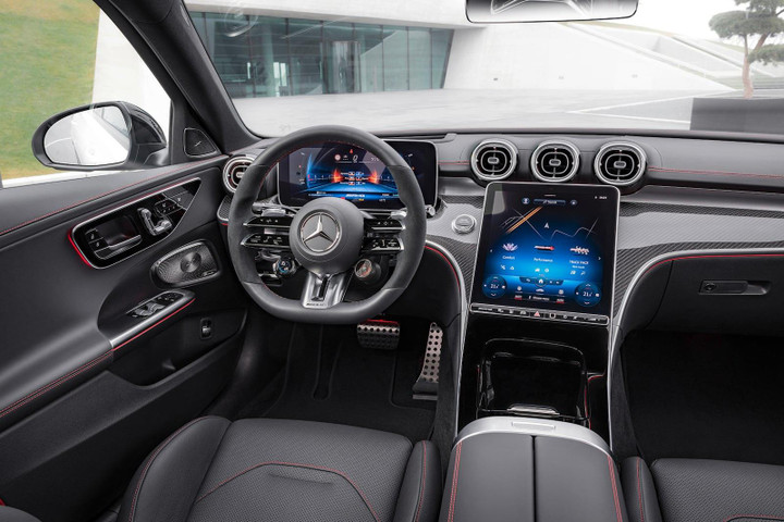 Dòng xe mạnh nhất của Mercedes C-Class có công suất 402 mã lực - 12