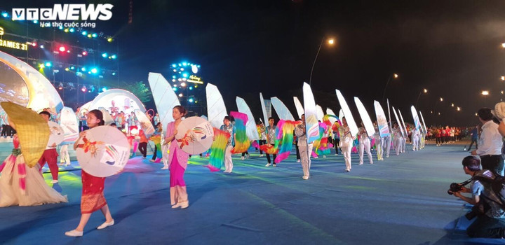 Carnaval Hạ Long trở lại sau 2 năm tạm dừng vì dịch COVID-19 - 6