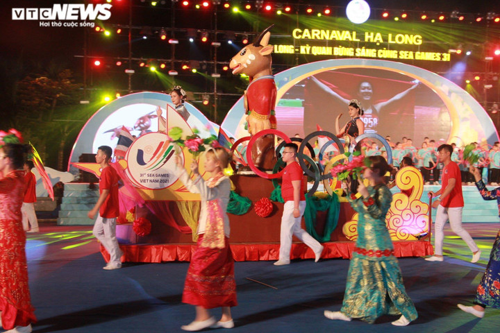 Carnaval Hạ Long trở lại sau 2 năm tạm dừng vì dịch COVID-19 - 9