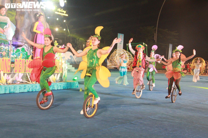 Carnaval Hạ Long trở lại sau 2 năm tạm dừng vì dịch COVID-19 - 3