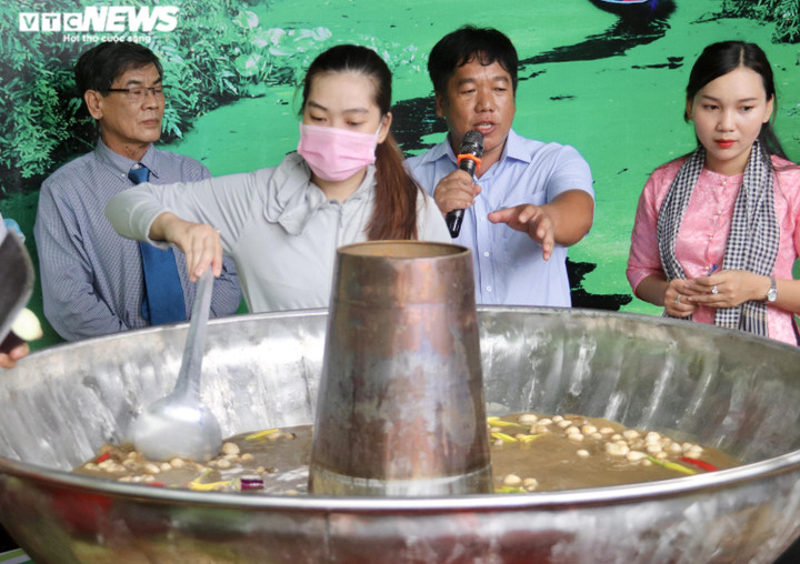 Nồi lẩu mắm lớn nhất Việt Nam, phục vụ cùng lúc 300 thực khách - 2