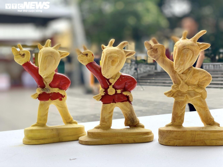 500.000 đồng một tượng linh vật SEA Games 31 làm bằng gỗ mít - 11