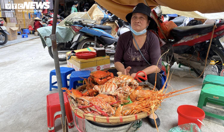 Những mẹt ghẹ vỉa hè Hà Nội kiếm chục triệu đồng mỗi ngày - 3