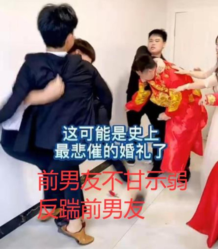 Bạn trai cũ lẻn vào ôm chân cô dâu khóc, phản ứng của cô gái còn gây bất ngờ hơn - 2