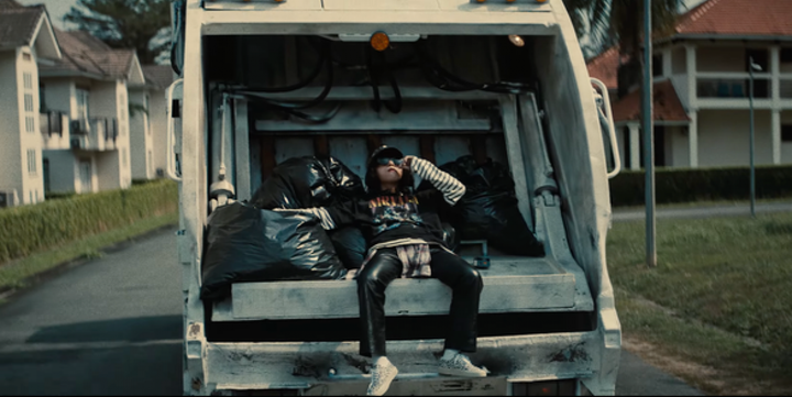 Cảnh nhảy lầu tự tử khiến MV mới của Sơn Tùng M-TP bị chỉ trích - 1