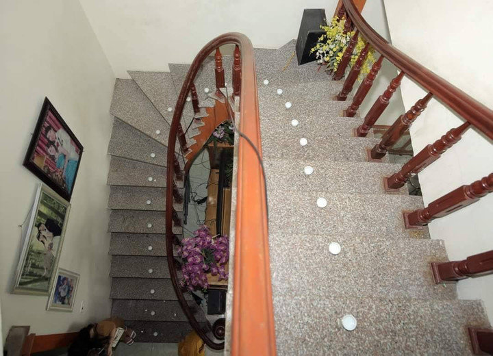 Màn rước dâu gây xanh mặt, tranh cãi xôn xao: 25 bậc thang uống hết 25 ly rượu - 1