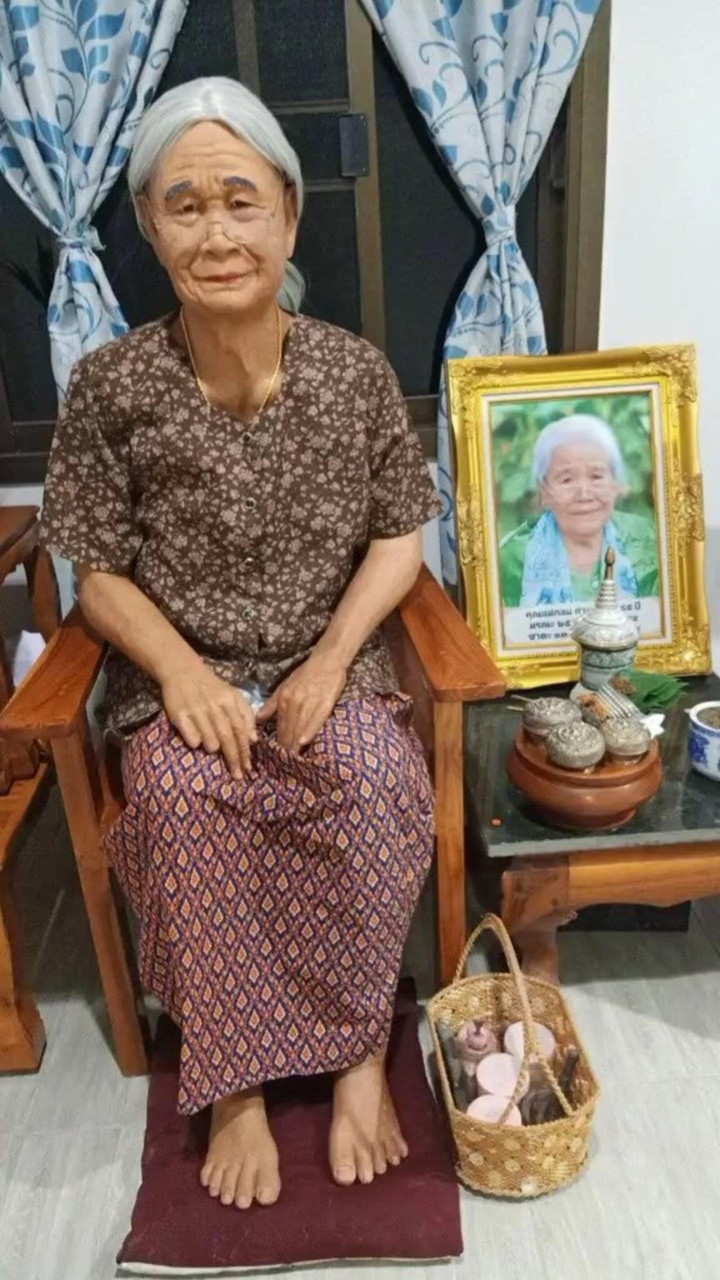 Câu chuyện cụ ông hằng ngày nắm tay tâm sự với tượng sáp khiến ai cũng ngưỡng mộ - 4