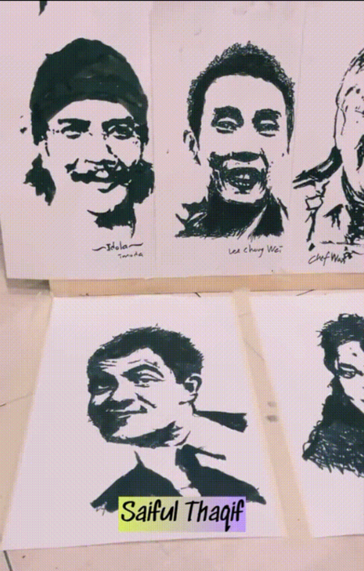 Thầy giáo biểu diễn vẽ 5 bức tranh cùng lúc bằng tay chân và miệng gây kinh ngạc - 3