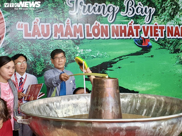 Nồi lẩu mắm lớn nhất Việt Nam, phục vụ cùng lúc 300 thực khách - 10