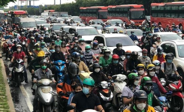 Ảnh tắc đường khủng khiếp nhất trong nhiều năm qua ở Hà Nội và TP.HCM - 9