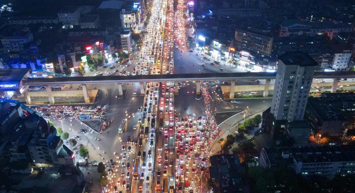 Ảnh tắc đường khủng khiếp nhất trong nhiều năm qua ở Hà Nội và TP.HCM - 4