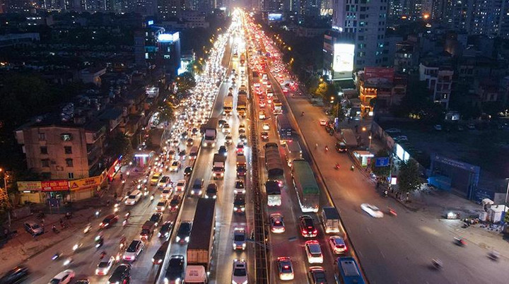 Ảnh tắc đường khủng khiếp nhất trong nhiều năm qua ở Hà Nội và TP.HCM - 5