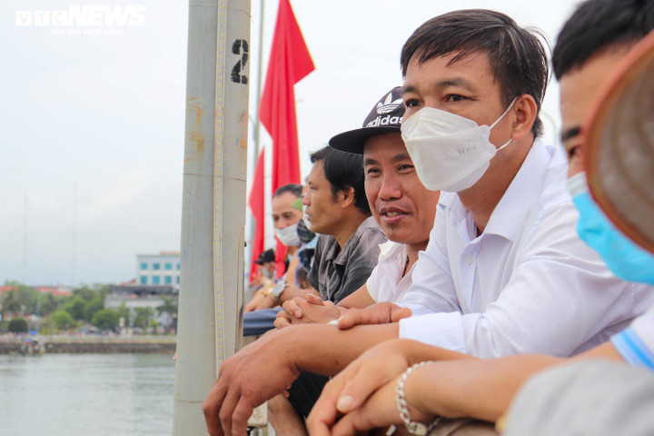 Ảnh: Hơn 200 tay chèo tranh tài đua thuyền trên sông Nhật Lệ - 9