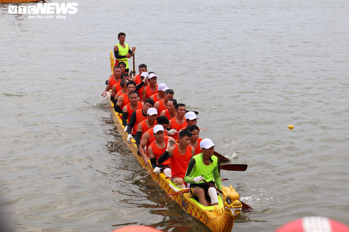 Ảnh: Hơn 200 tay chèo tranh tài đua thuyền trên sông Nhật Lệ - 2