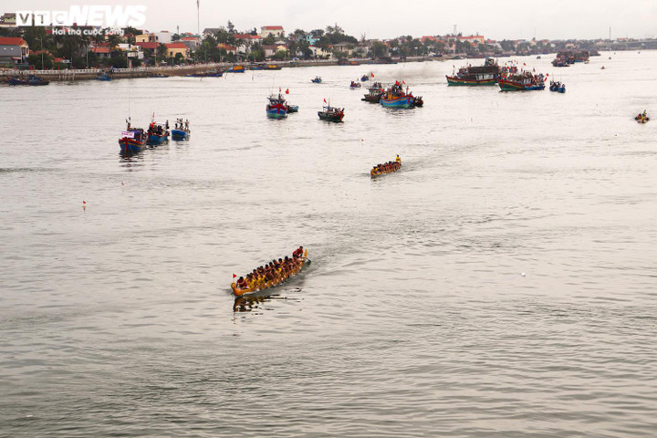 Ảnh: Hơn 200 tay chèo tranh tài đua thuyền trên sông Nhật Lệ - 3