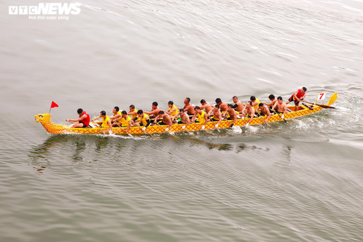 Ảnh: Hơn 200 tay chèo tranh tài đua thuyền trên sông Nhật Lệ - 5