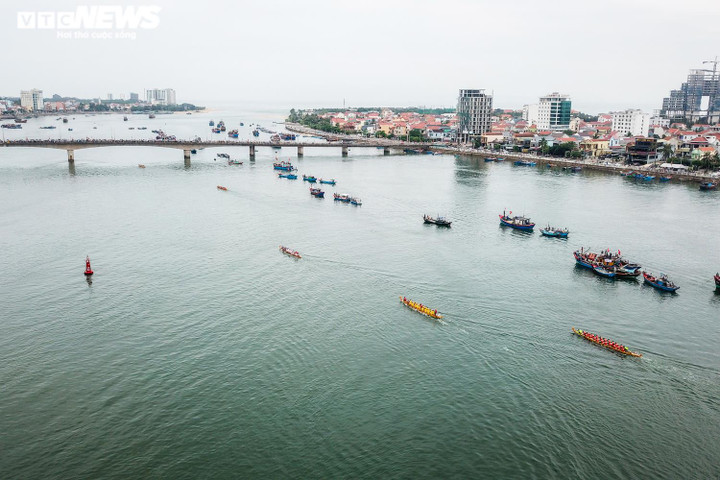 Ảnh: Hơn 200 tay chèo tranh tài đua thuyền trên sông Nhật Lệ - 8