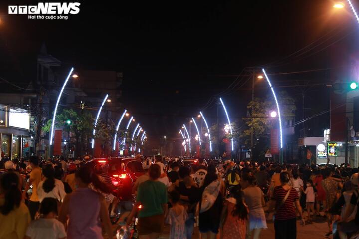 Ảnh: Ngắm pháo hoa rực sáng lung linh ở Quảng Trị - 15