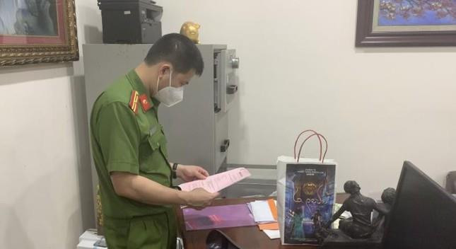 Phá két sắt khi khám xét AIC Group, thu giữ nhiều tài liệu quan trọng - 2