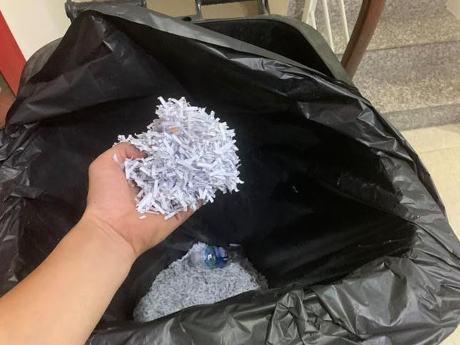 Phá két sắt khi khám xét AIC Group, thu giữ nhiều tài liệu quan trọng - 4