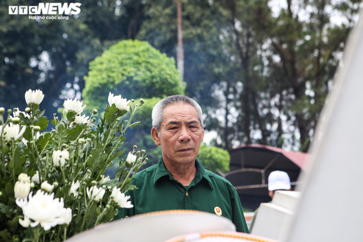 Ảnh: Dòng người hành hương về Ngã ba Đồng Lộc tri ân liệt sĩ dịp 30/4 - 8