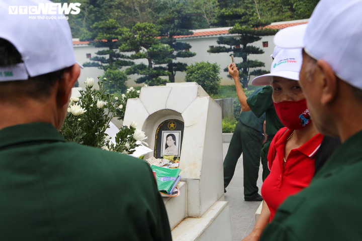 Ảnh: Dòng người hành hương về Ngã ba Đồng Lộc tri ân liệt sĩ dịp 30/4 - 9