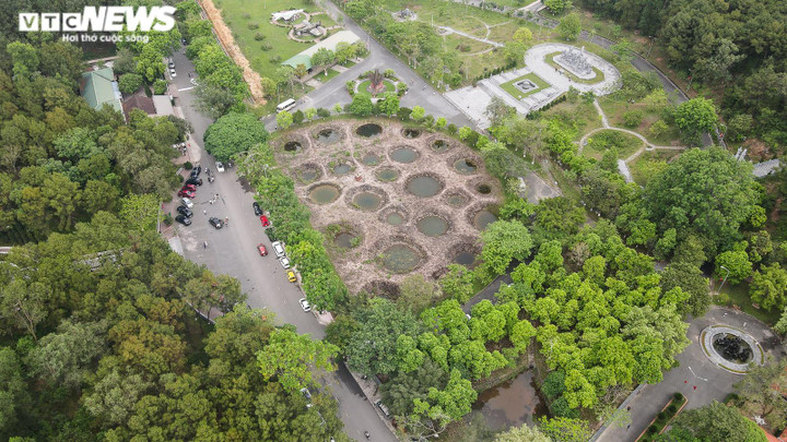 Ảnh: Dòng người hành hương về Ngã ba Đồng Lộc tri ân liệt sĩ dịp 30/4 - 10