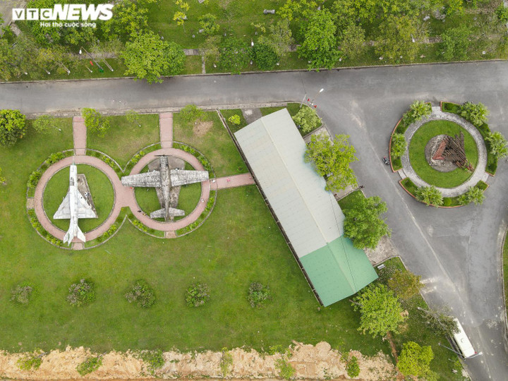 Ảnh: Dòng người hành hương về Ngã ba Đồng Lộc tri ân liệt sĩ dịp 30/4 - 12