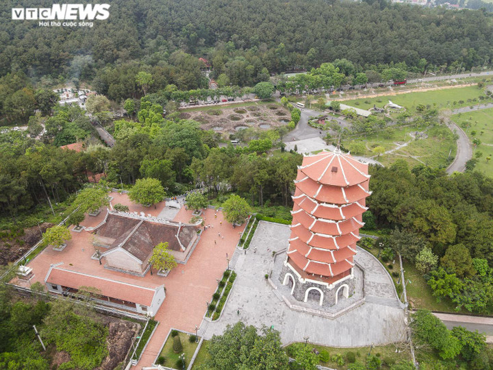 Ảnh: Dòng người hành hương về Ngã ba Đồng Lộc tri ân liệt sĩ dịp 30/4 - 3