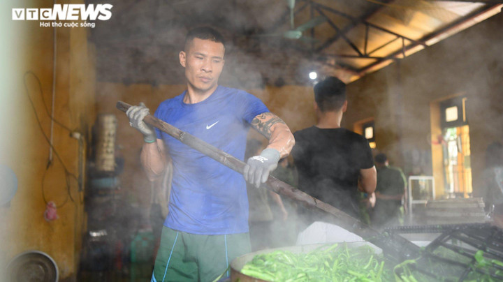 Ảnh: Bữa ăn đặc biệt của phạm nhân trong ngày lễ 30/4 - 3