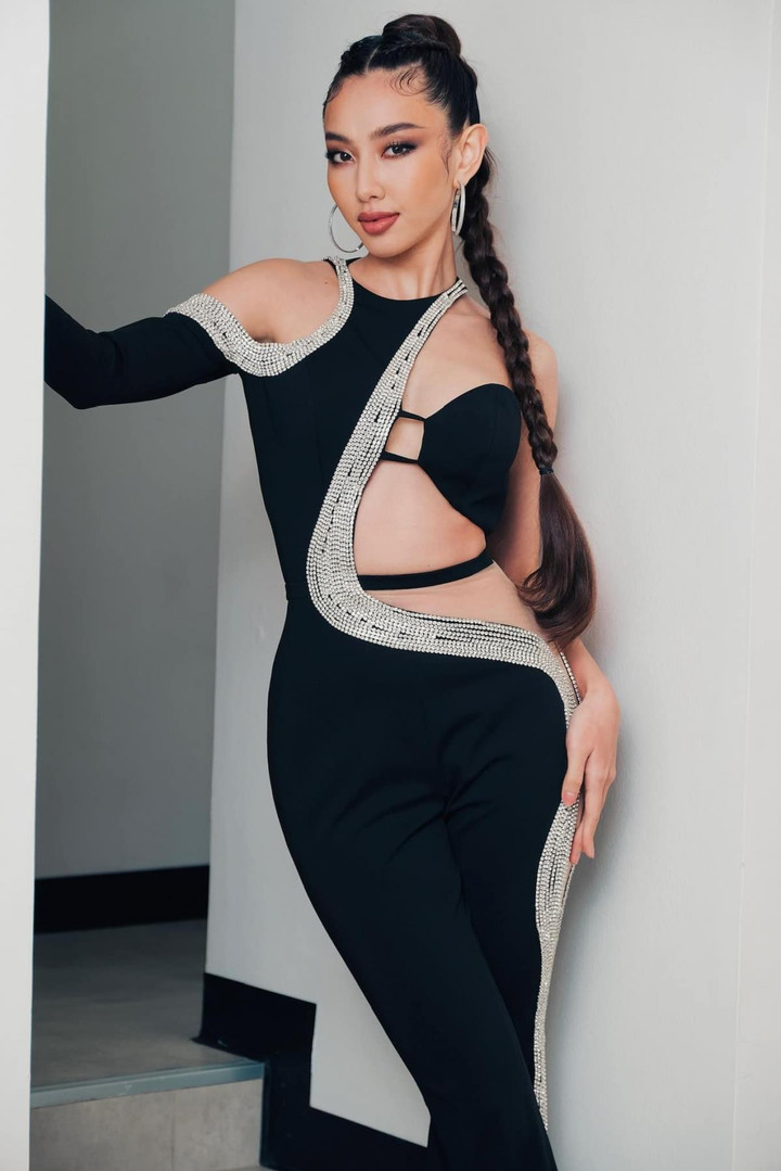 Hoa hậu Thùy Tiên diện loạt váy áo gợi cảm khoe đường cong nóng bỏng - 7