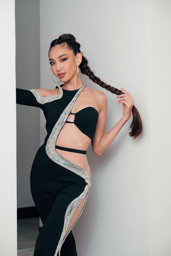 Hoa hậu Thùy Tiên diện loạt váy áo gợi cảm khoe đường cong nóng bỏng - 8