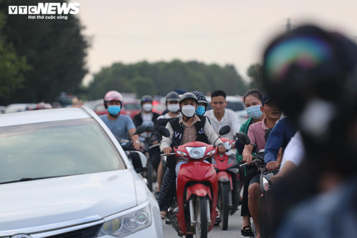 Khai mạc du lịch biển, đường ven biển Hà Tĩnh ùn tắc chưa từng thấy - 8